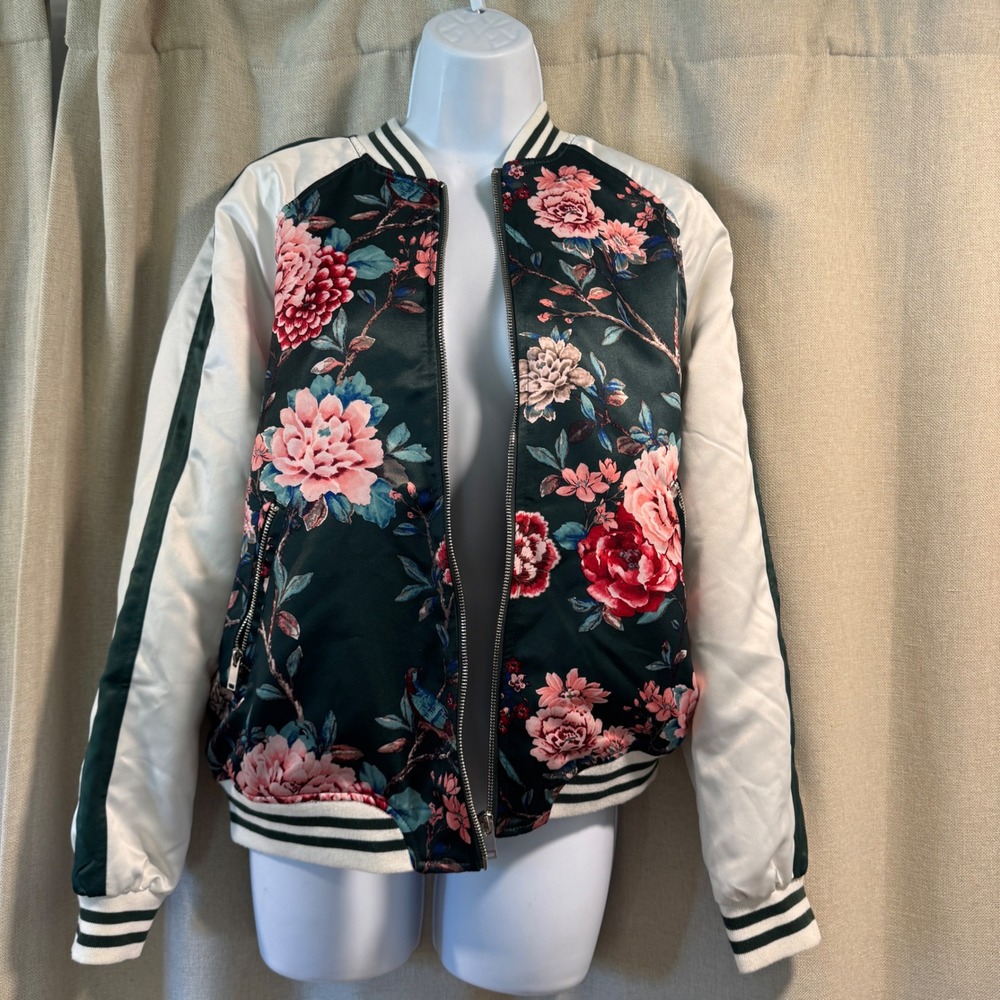 Y2K Forever 21 Floral Bomber Jacket Medium Satin‎ Ivory Green Vintage Style